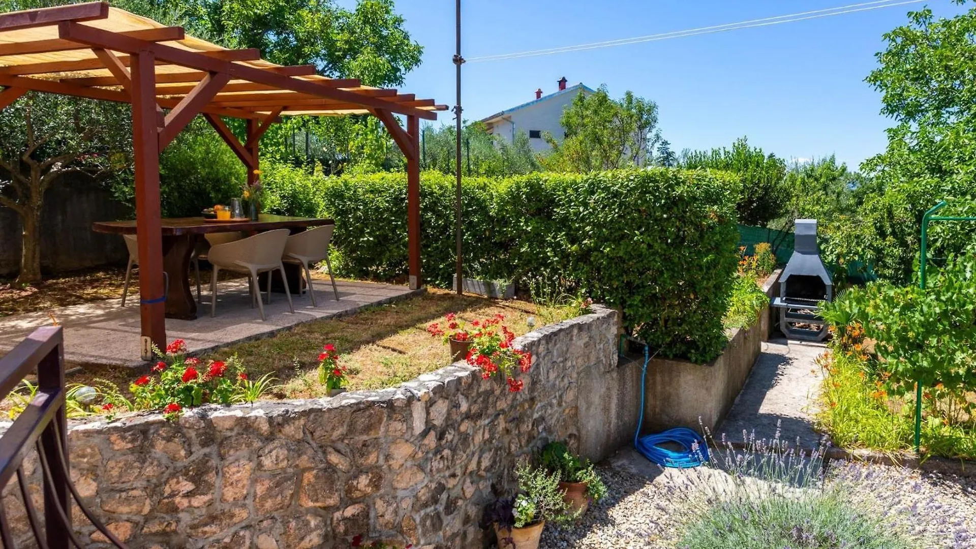 1 Bedroom Apartment With Terrace Njivice