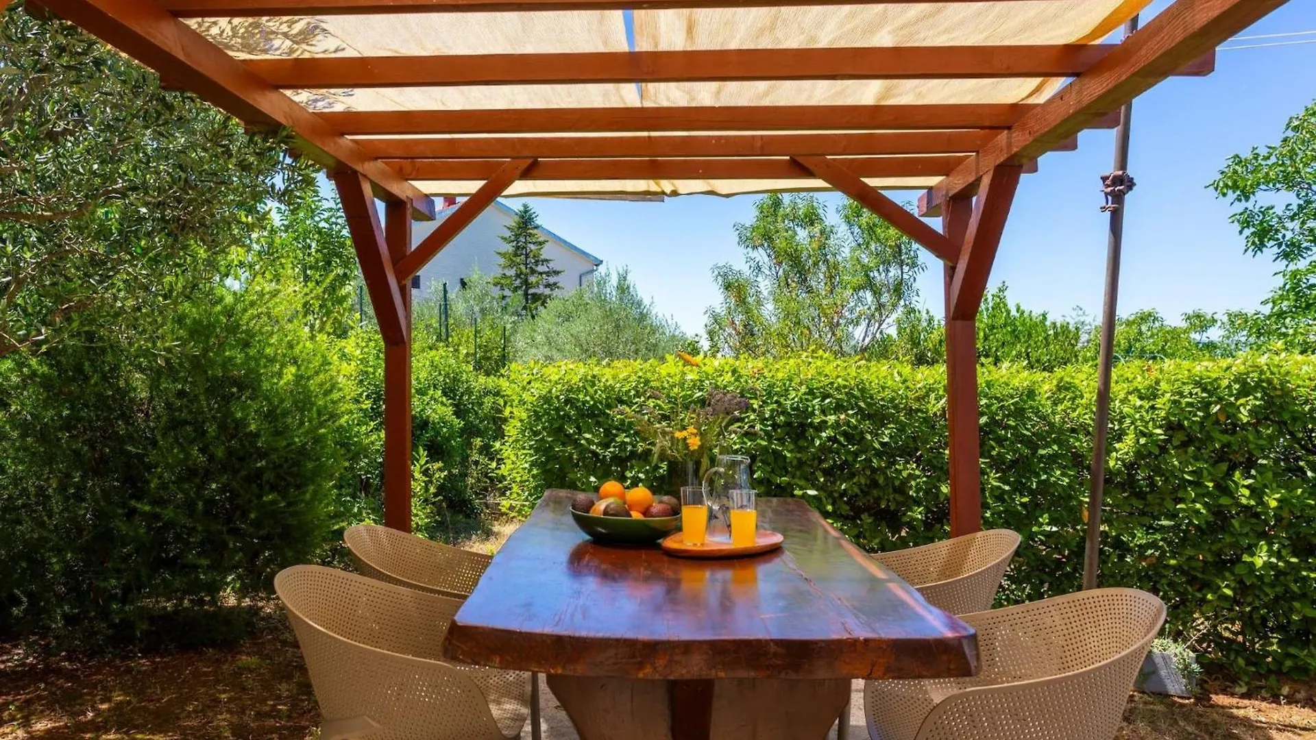 1 Bedroom Apartment With Terrace Njivice