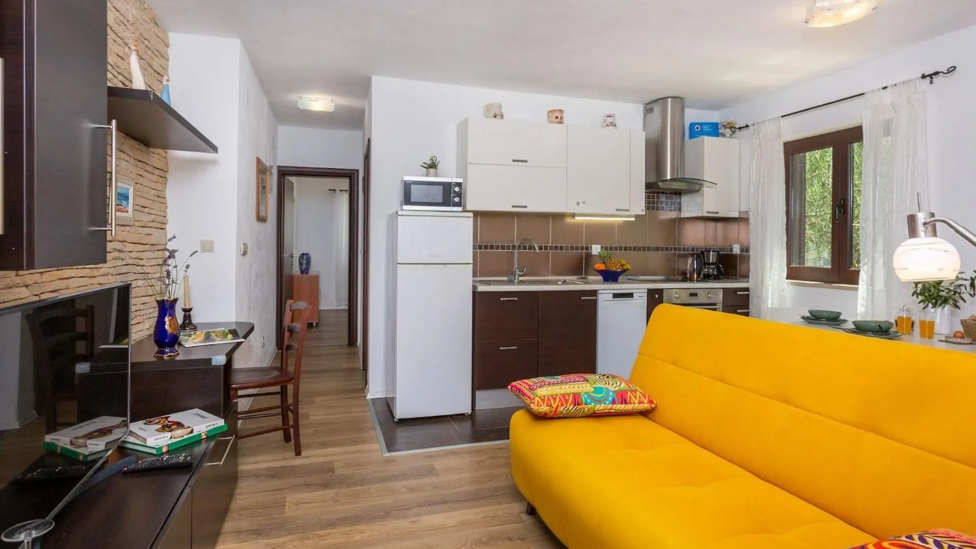 1 Bedroom Apartment With Terrace Njivice
