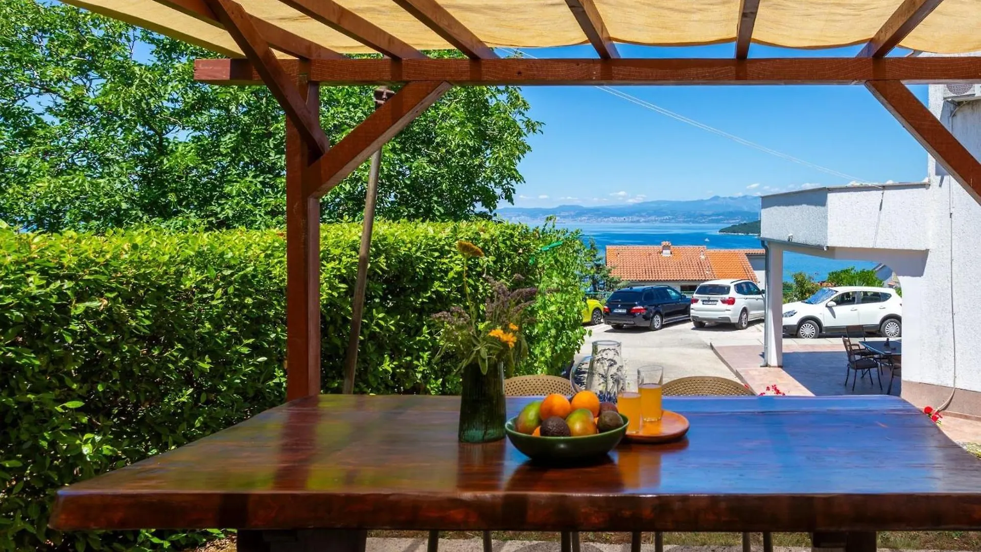 1 Bedroom Apartment With Terrace Njivice